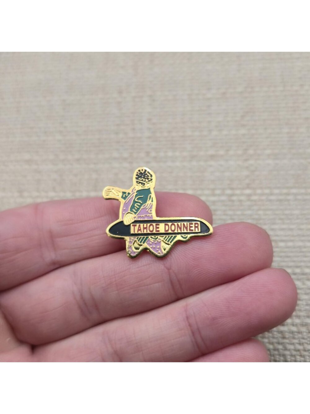 Vintage Tahoe Donner Snowboard Skier Enamel Pin Ski Resort Badge A8851